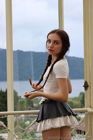 youngy lizzy Nude Leaked Photo #8