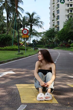 youngy lizzy Nude Leaked Photo #11