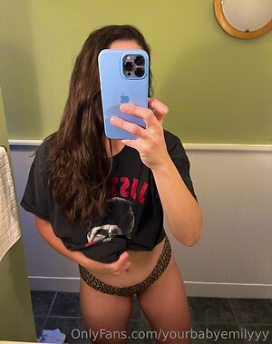 yourbabyemilyyy Nude Leaked Photo #6