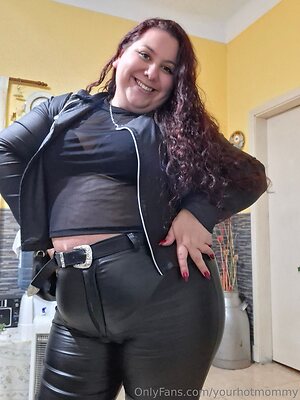 yourhotmommy Nude Leaked Photo #7