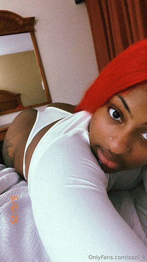 zazii k Nude Leaked Photo #2