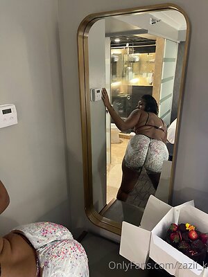 zazii k Nude Leaked Photo #10
