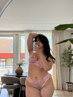 zinahadid Nude Leaked Photo #10
