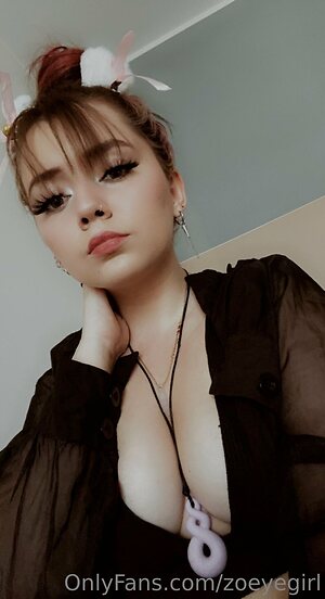 zoeyegirl Nude Leaked Photo #8