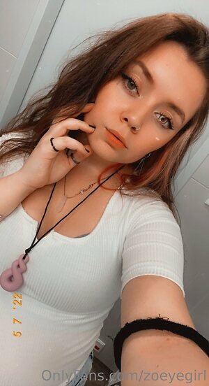 zoeyegirl Nude Leaked Photo #9