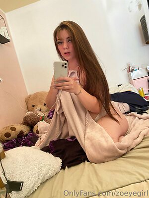 zoeyegirl Nude Leaked Photo #10
