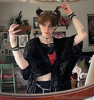 zombby Nude Leaked Photo #8