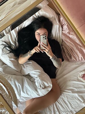 zusjeofficialfree Nude Leaked Photo #10